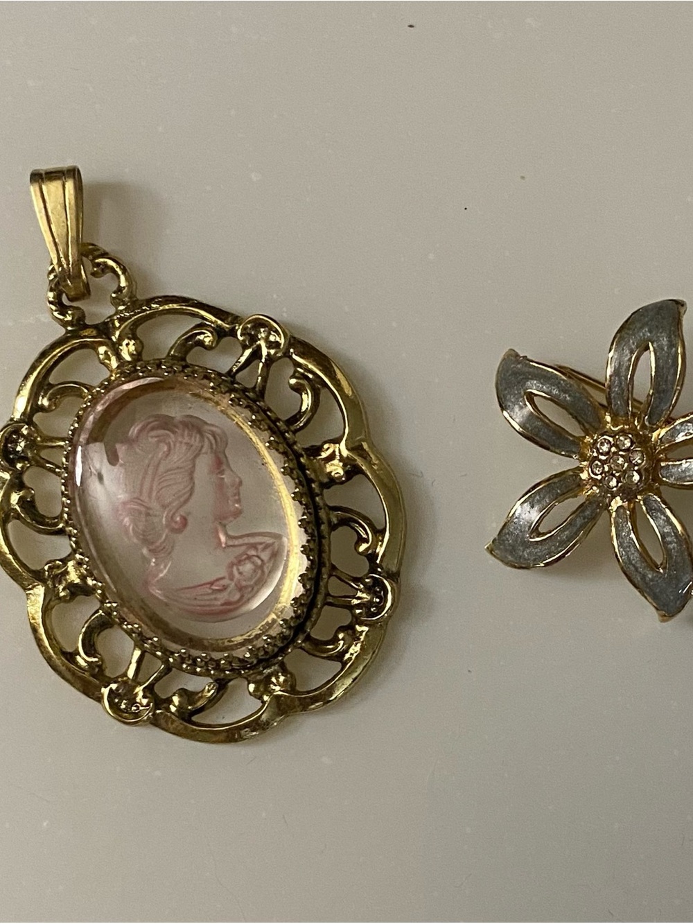 Gold-Tone Pink Cameo Pendant Necklace - Classic Women’s Jewelry/Flower Pendent